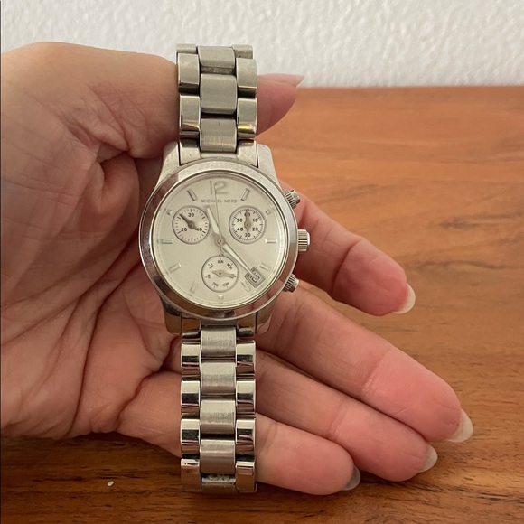 Michael Kors Women’s Stainless Steel Chronograph Watch Small Wrist - Picture 1 of 4